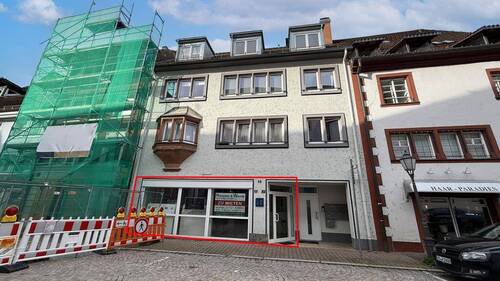 Gebäudeansicht - Einmalige Laden-Büro-Praxis-Gewerberäume mit Garage