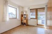 Zimmer 2 mit Zugang zum Balkon - 