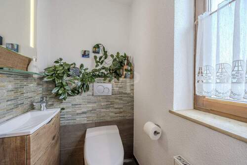 Gäste-WC im Erdgeschoss - 