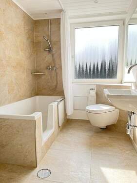 Bad - 4 Zimmer Etagenwohnung zum Kaufen in Düsseldorf