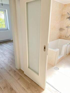 Bad - 4 Zimmer Etagenwohnung in Düsseldorf