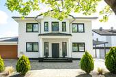 Hausansicht - Ein Zuhause zum Ankommen - modernes Familienhaus mit Licht und Raum in perfekter Symbiose