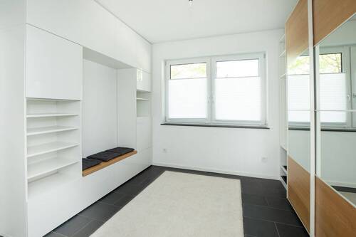 Garderobenzimmer - 7 Zimmer Einfamilienhaus in Rödermark / Ober-Roden