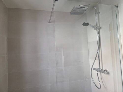 Duschbad mit Fenster 1. OG - 