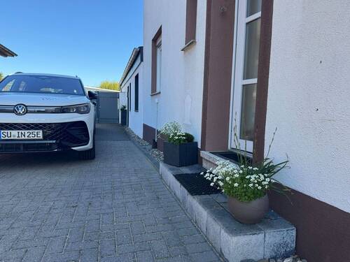 Einfahrt Haupteingang - Mehrfamilienhaus, Wohnhaus mit 140,00 m&sup2; in Köln zum Kaufen