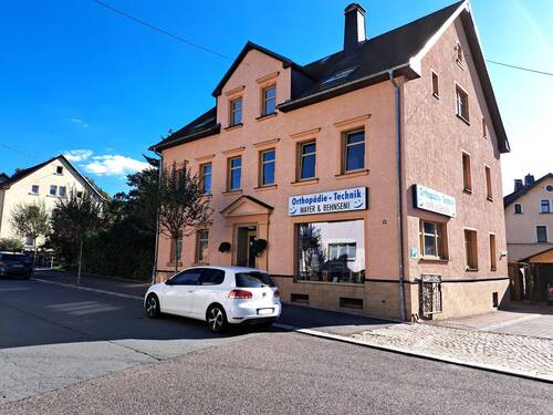 20250819_170725.jpg - Neu sanierte 2 Raumwohnung zentral in Thalheim mit Einbauküche und extra Leseecke