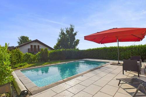 CAM03586G0-PR0052-STILL001 - 