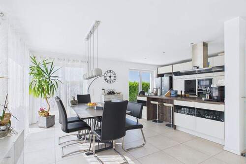 CAM03586G0-PR0051-STILL001 - 