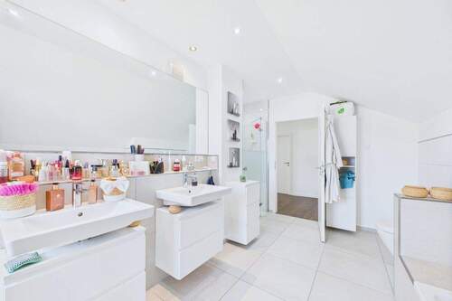 CAM03586G0-PR0051-STILL018 - 