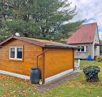 Brandis sofort frei - Gemütliches Wohnhaus, 2 Garagen, großes Gartenhaus, ringsum eingefriedet.