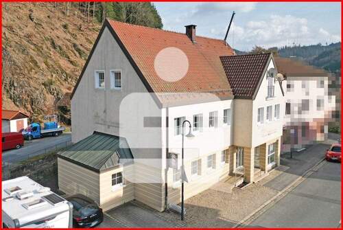 Luftbild - Idyllische Lage direkt am Fluss und mitten im Stadtgeschehen