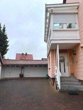 Eingang/Erker/Garage Teilansicht - 8 Zimmer Mehrfamilienhaus, Wohnhaus zum Kaufen in Herzberg am Harz