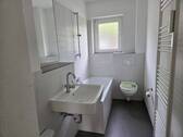 Bad mit Wanne + Fenster - 