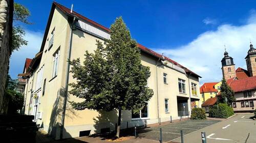 Außenansicht - Dachgeschosswohnung mit Balkon, Einbauküche und Aufzug in Schmalkalden