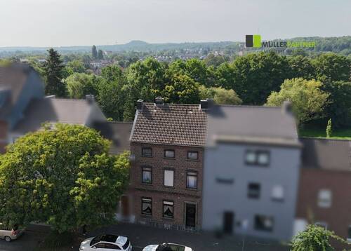 Frontansicht verpixelt - Gepflegtes Einfamilienhaus mit Doppelgarage und gepflegtem Garten in Eschweiler