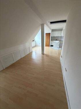 IMG_0084.jpeg - Helle 2-Zimmer-Wohnung mit Nutzfläche im 6.OG offene Einbauküche 5. OG. ohne Aufzug unmöbliert nur für 1 Person! Ab sofort frei!