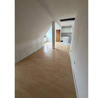 Helle 2-Zimmer-Wohnung mit Nutzfläche im 6.OG offene Einbauküche 5. OG. ohne Aufzug unmöbliert nur für 1 Person! Ab sofort frei! - Hamburg Stellingen