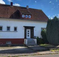 ZWEI HÄUSER MIT DOPPELGARAGE UND GARTEN IN RUHIGER GUTER WOHNLAGE VON REIMSBACH - Beckingen