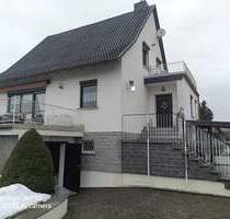 Geräumiges Familienhaus mit Terrasse und Balkon in Hoyerswerda