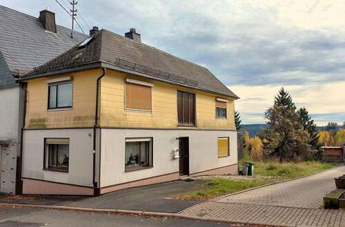 Hausansicht - 4 Zimmer Bauernhaus, Landhaus zum Kaufen in Nordhalben