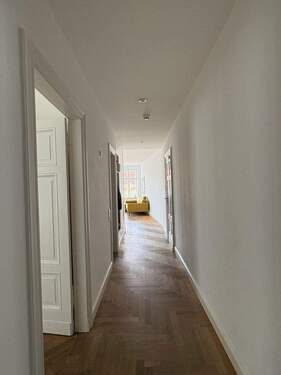 Flur, sicht zum Wohnzimmer - 