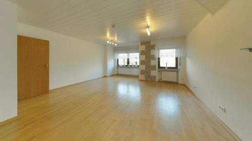 08_Wohn-und Esszimmer 2_linkes Haus - 