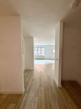 Blick ins Wohnzimmer - 3 Zimmer Etagenwohnung zum Kaufen in Leipzig