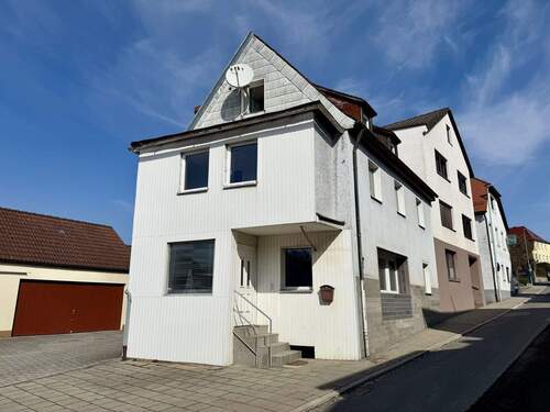 Außenansicht - Einfamilienhaus mit 6 Zimmern - 126m2 - zentrale Lage nahe Basilika - von Privat
