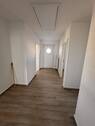 Flur - Etagenwohnung mit 66,40 m&sup2; in Greifswald zur Miete