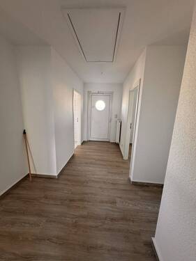 Flur - Etagenwohnung mit 66,40 m&sup2; in Greifswald zur Miete