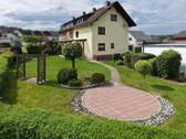 Rückansicht mit Garten - Doppelhaushälfte mit Gartenoase!