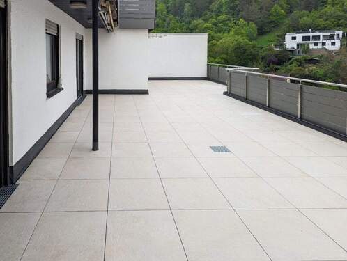 Terrasse - Sonnige 3-Zimmer-Wohnung mit riesiger Dachterrasse im Penthouse-Stil