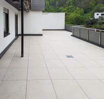 Sonnige 3-Zimmer-Wohnung mit riesiger Dachterrasse im Penthouse-Stil - Veitshöchheim