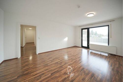 Wohn,- Esszimmer mit Zugang zur Terrasse - Etagenwohnung mit 97,00 m² in Veitshöchheim zur Miete