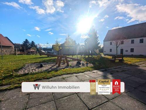 Spielplatz vor dem Haus - Wohnen+Gewerbe in idyllischer Lage 