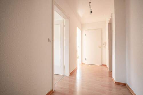 Flur mit separatem Abstellraum - 