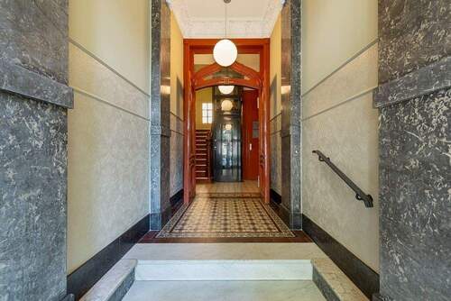 Hauseingangsbereich - 4 Zimmer Etagenwohnung in Hamburg