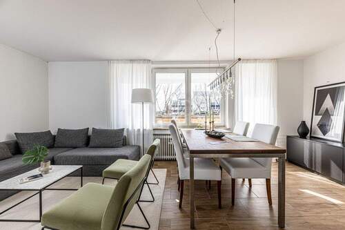 Wohn- und Essbereich - Einrichtungsbeispiel - Renovierte, lichtdurchflutete 3-Zimmer-Wohnung in begehrter Lage von Berg am Laim