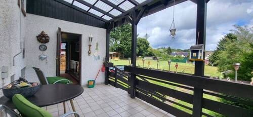 ÜBERDACHTE TERRASSE (HOCHPARTERRE) - 