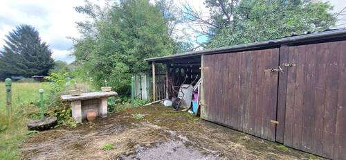 SCHUPPEN IM GARTEN - 