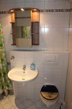 Einliegerwohnung Badezimmer 2 - 
