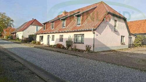 Bild 2 - 9 Zimmer Mehrfamilienhaus, Wohnhaus zum Kaufen in Sietow