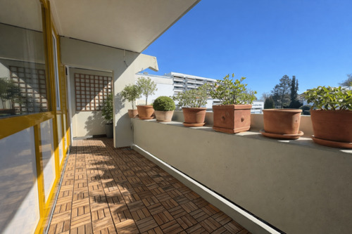 Balkon - Helle 4-Zimmer-Wohnung mit sonnigem Balkon und durchdachter Raumaufteilung