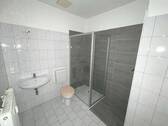 Badezimmer mit Dusche - 
