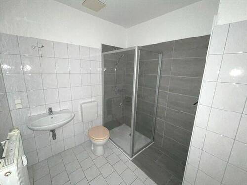 Badezimmer mit Dusche - 