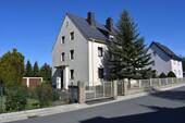 Außenansicht Front - Mehrparteienhaus für Ihre Großfamilie oder als Investition
