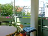 Einblick nach Aussen - Stilvolle 3 Zimmer-Wohnung mit Balkon und EBK in der Kemptener Innenstadt.