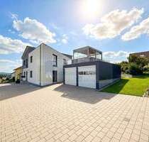 Premium wohnen in Donaueschingen: Junge 5-Zimmer-Komfortwohnung mit Garten, Garage und Stellplatz im energieeffizienten Zweifamilienhaus