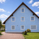 Grundstück Anfahrt - Dieses Haus sucht eine Familie, die Nähe schätzt - und trotzdem Freiraum braucht !