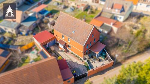 Luftaufnahme - Kein Palast. Dafür Hofromantik, Platz und ein ziemlich gutes Gesamtpaket.